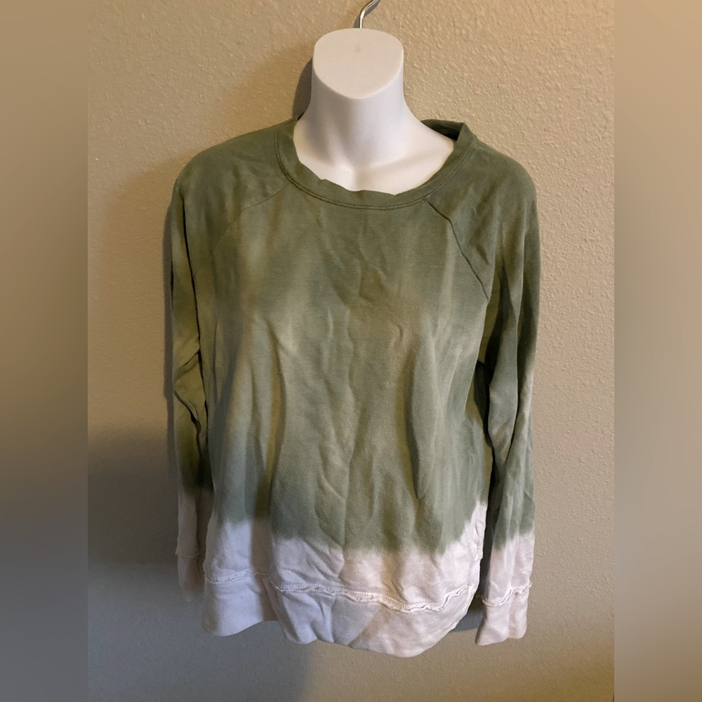 Long sleeve tie-dyed green and white